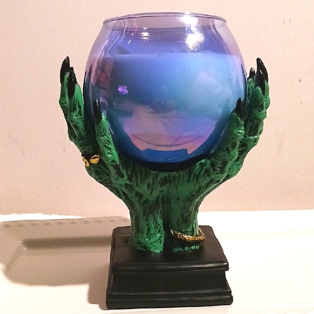 Amazing! Enchanted 🦇 Green Hand Sculpture Candle Holder 👻🦇👻🦇👻 Awesome!